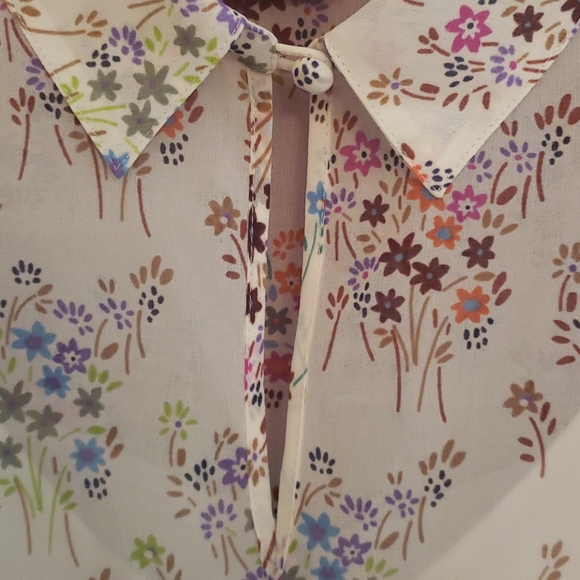 Cabi Essential Blouse - Picture 3 of 6